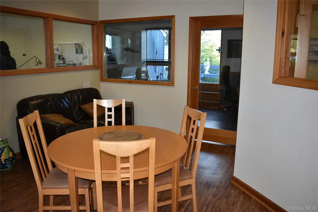 100 Centershore Centerport NY 11721