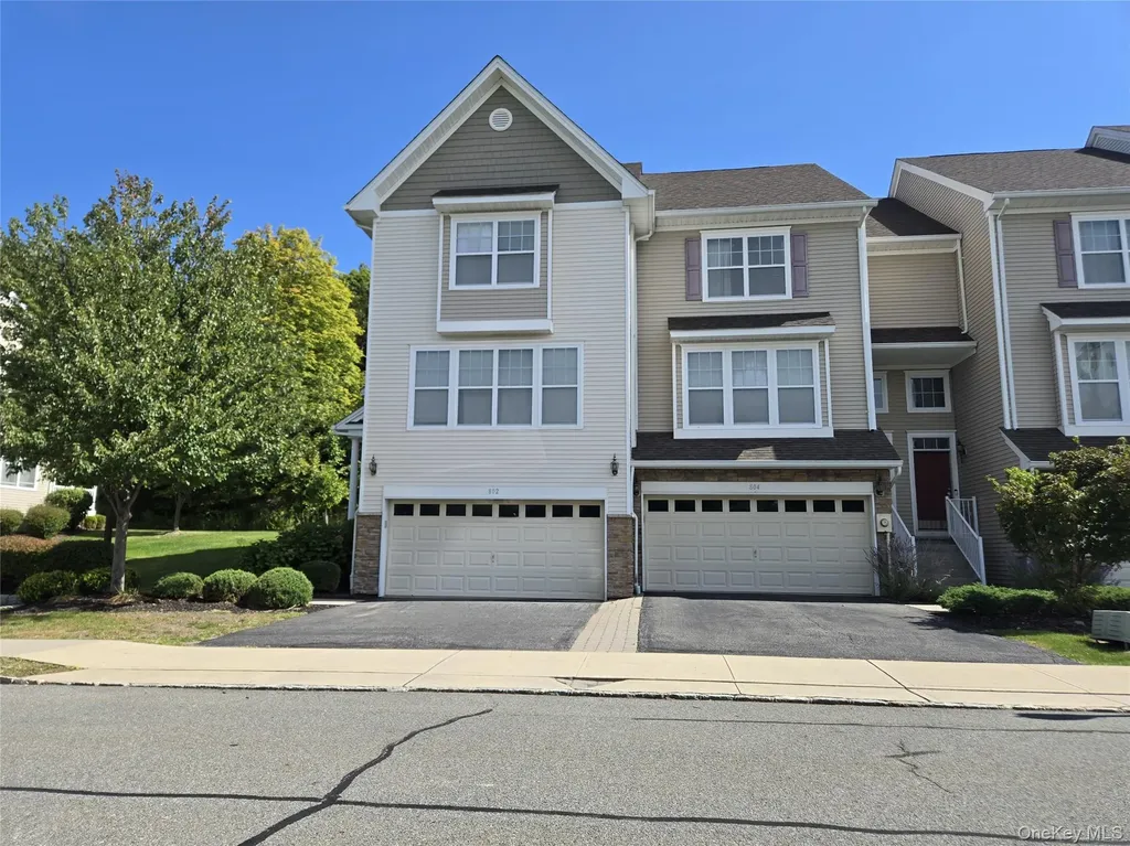 804 Hawthorn Way New Windsor NY 12553