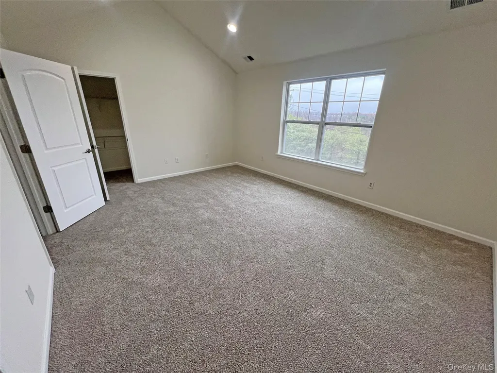 804 Hawthorn Way New Windsor NY 12553