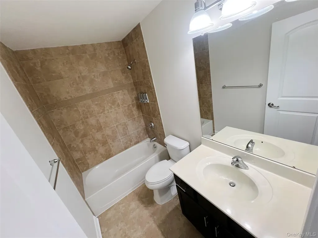 804 Hawthorn Way New Windsor NY 12553