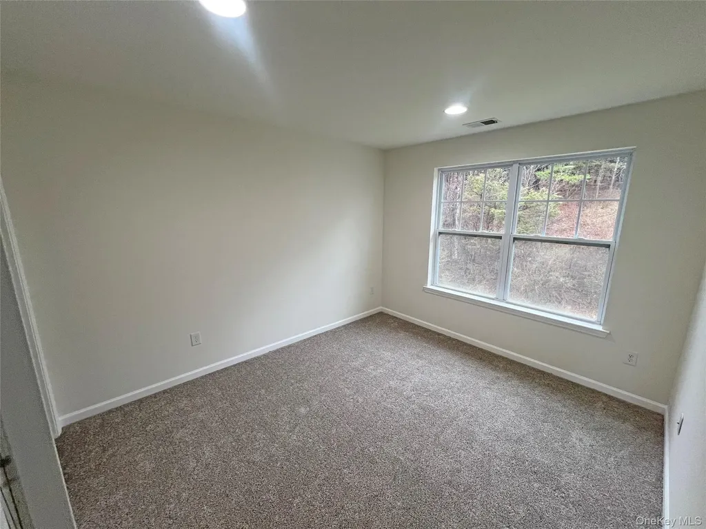 804 Hawthorn Way New Windsor NY 12553