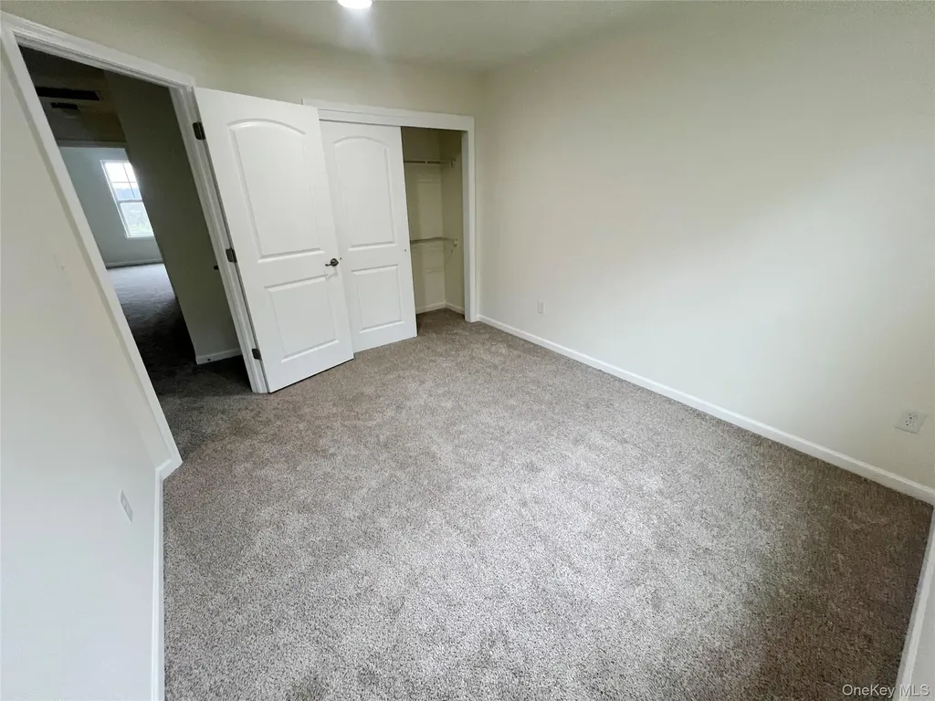 804 Hawthorn Way New Windsor NY 12553