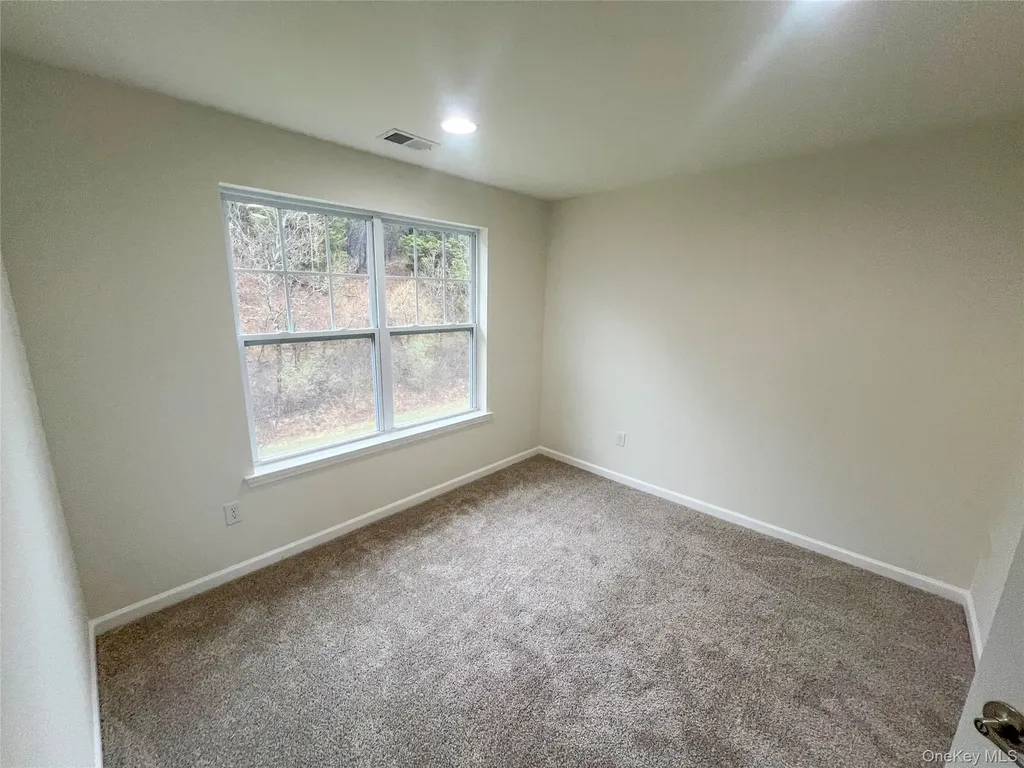 804 Hawthorn Way New Windsor NY 12553