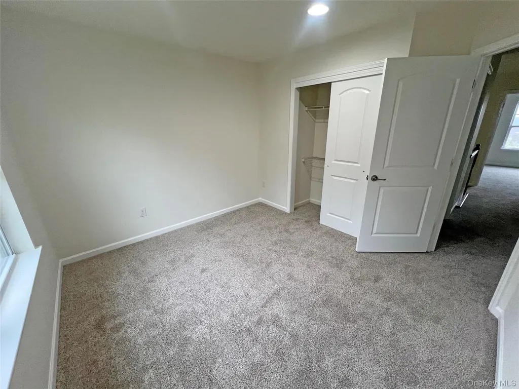804 Hawthorn Way New Windsor NY 12553