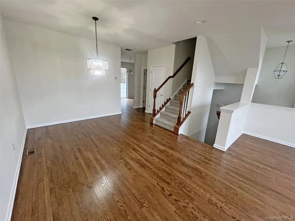 804 Hawthorn Way New Windsor NY 12553