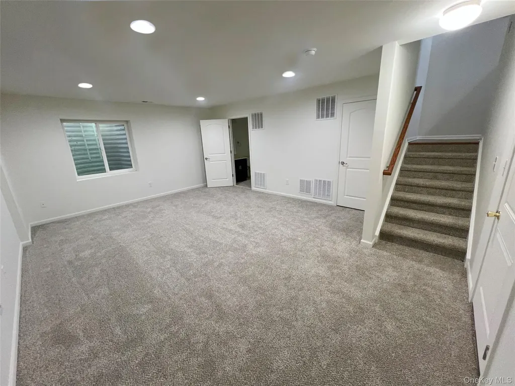 804 Hawthorn Way New Windsor NY 12553