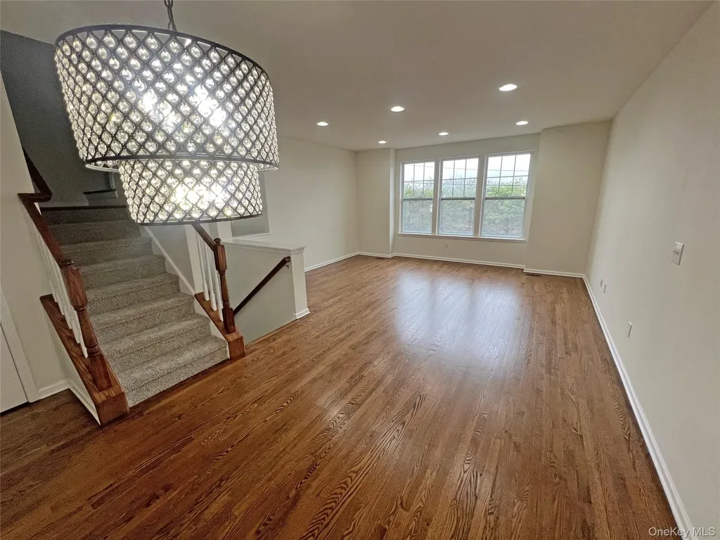 804 Hawthorn Way New Windsor NY 12553