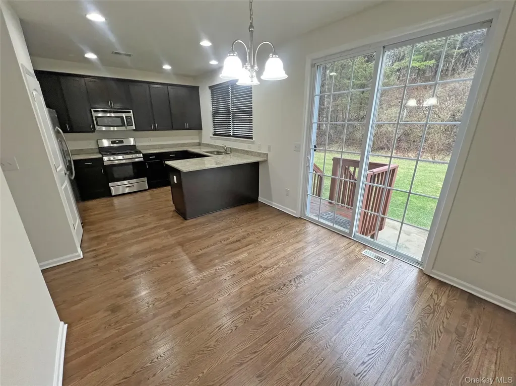 804 Hawthorn Way New Windsor NY 12553