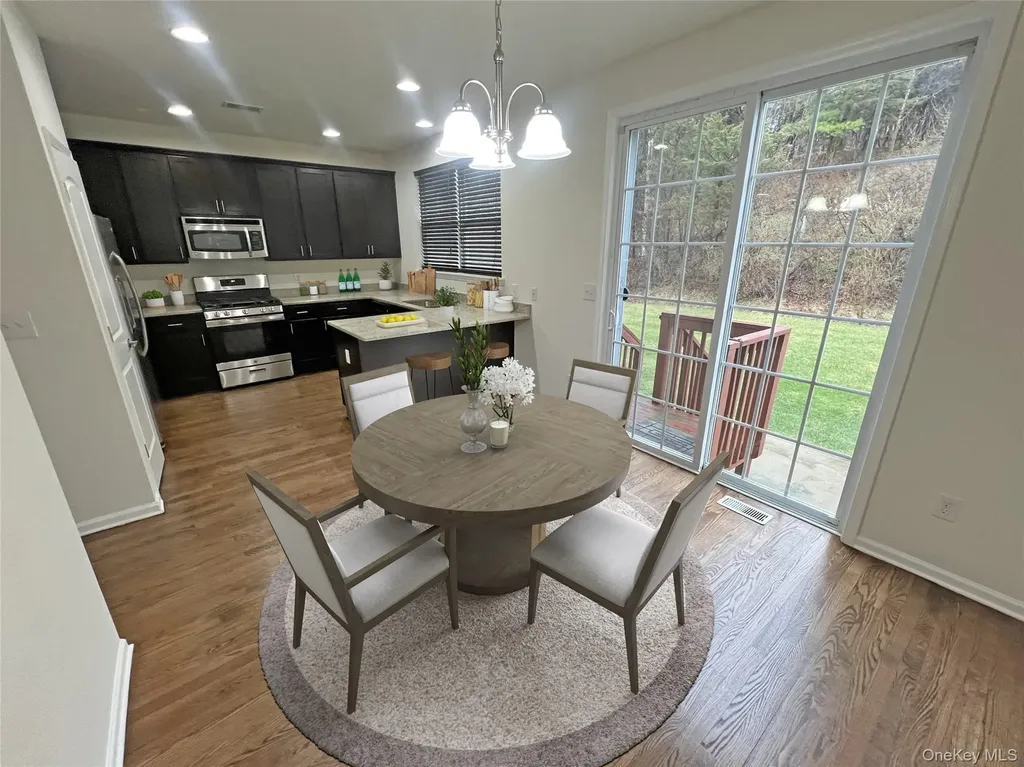804 Hawthorn Way New Windsor NY 12553