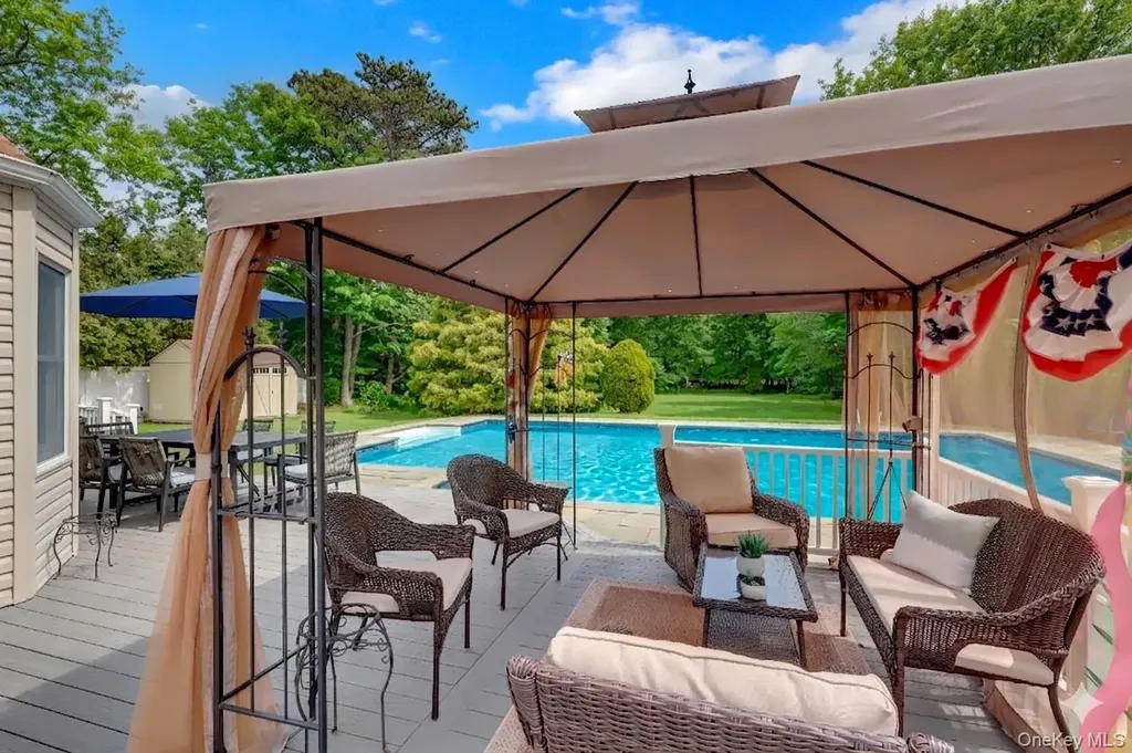 255 Blake Avenue Bohemia NY 11716