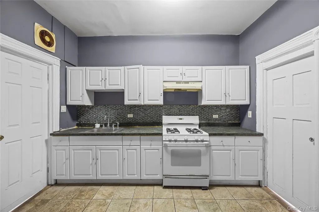 487 Hancock Street Brooklyn NY 11233