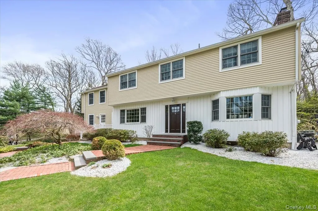 4 Springwood Path Syosset NY 11791