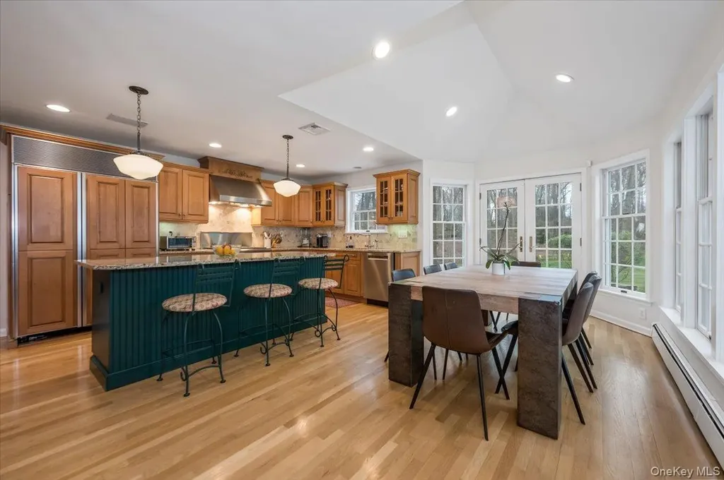 4 Springwood Path Syosset NY 11791