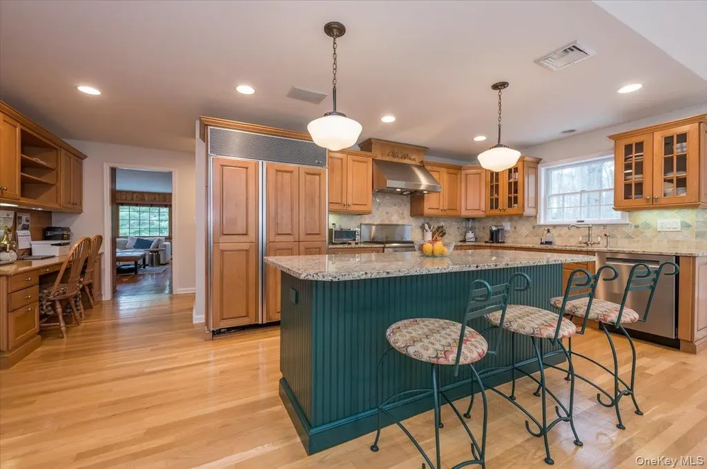 4 Springwood Path Syosset NY 11791