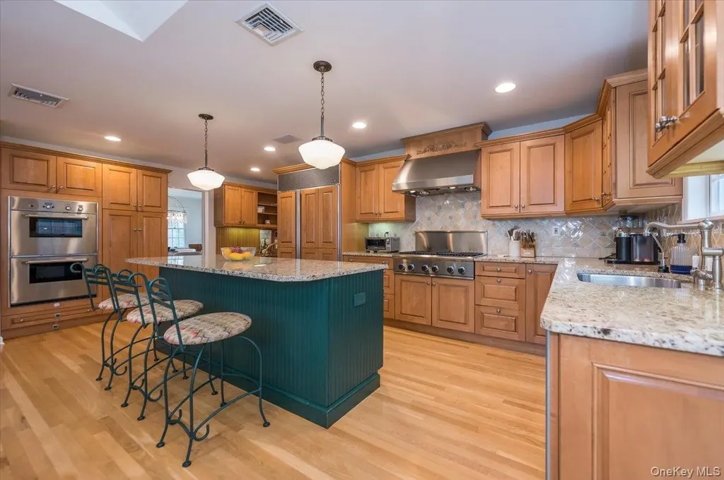 4 Springwood Path Syosset NY 11791