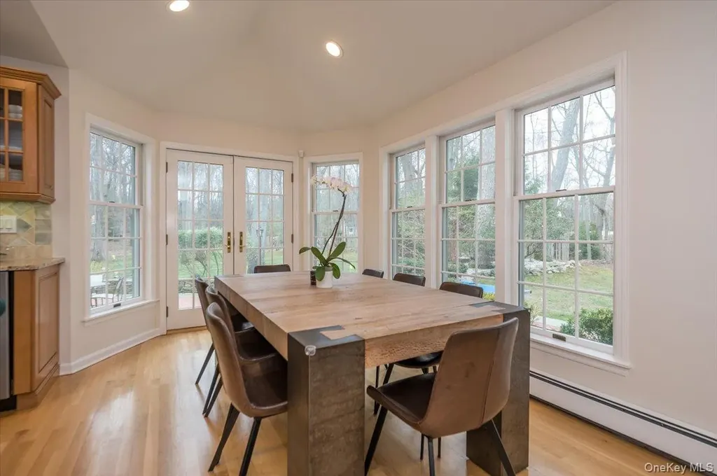 4 Springwood Path Syosset NY 11791