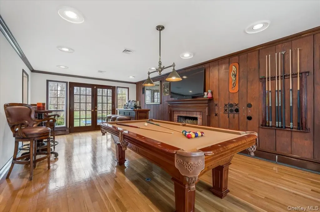 4 Springwood Path Syosset NY 11791