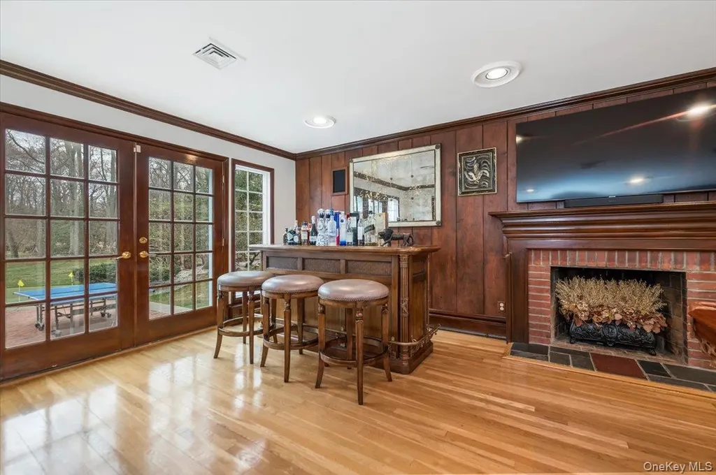 4 Springwood Path Syosset NY 11791