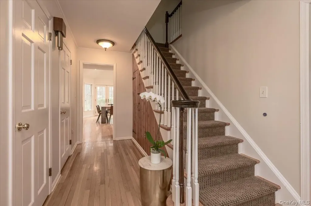 4 Springwood Path Syosset NY 11791