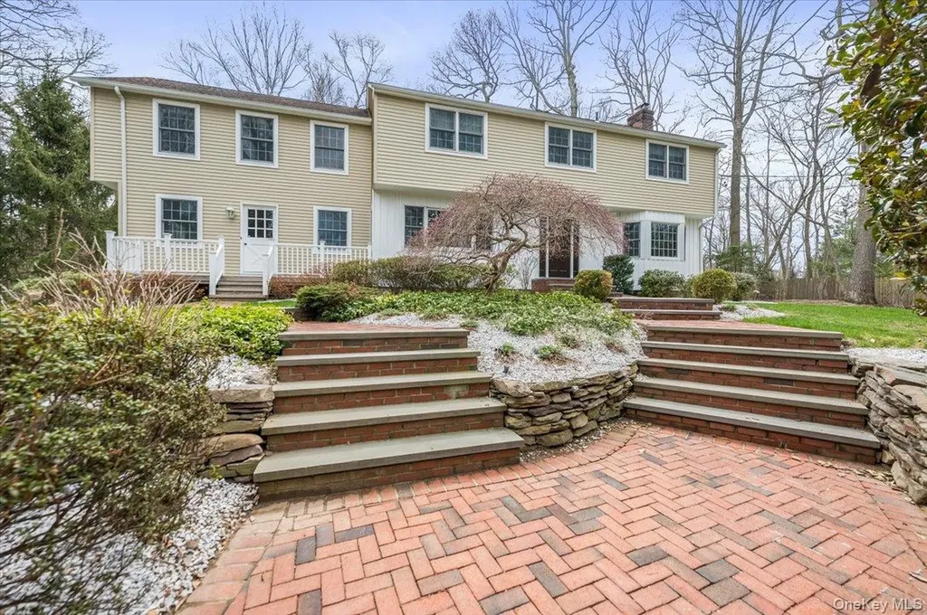 4 Springwood Path Syosset NY 11791