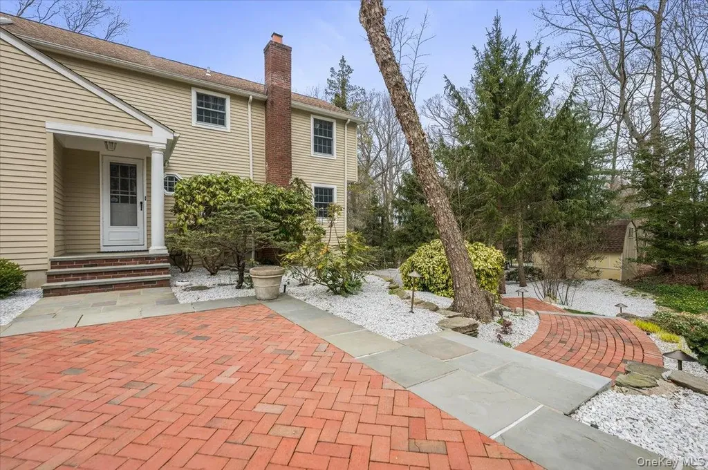 4 Springwood Path Syosset NY 11791
