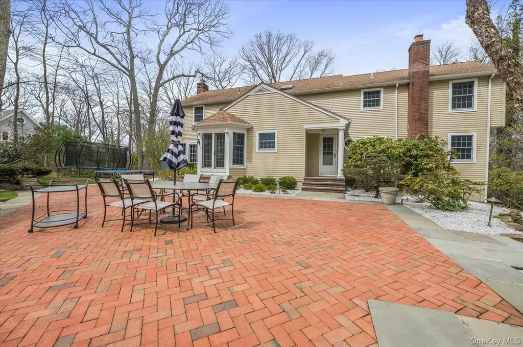 4 Springwood Path Syosset NY 11791