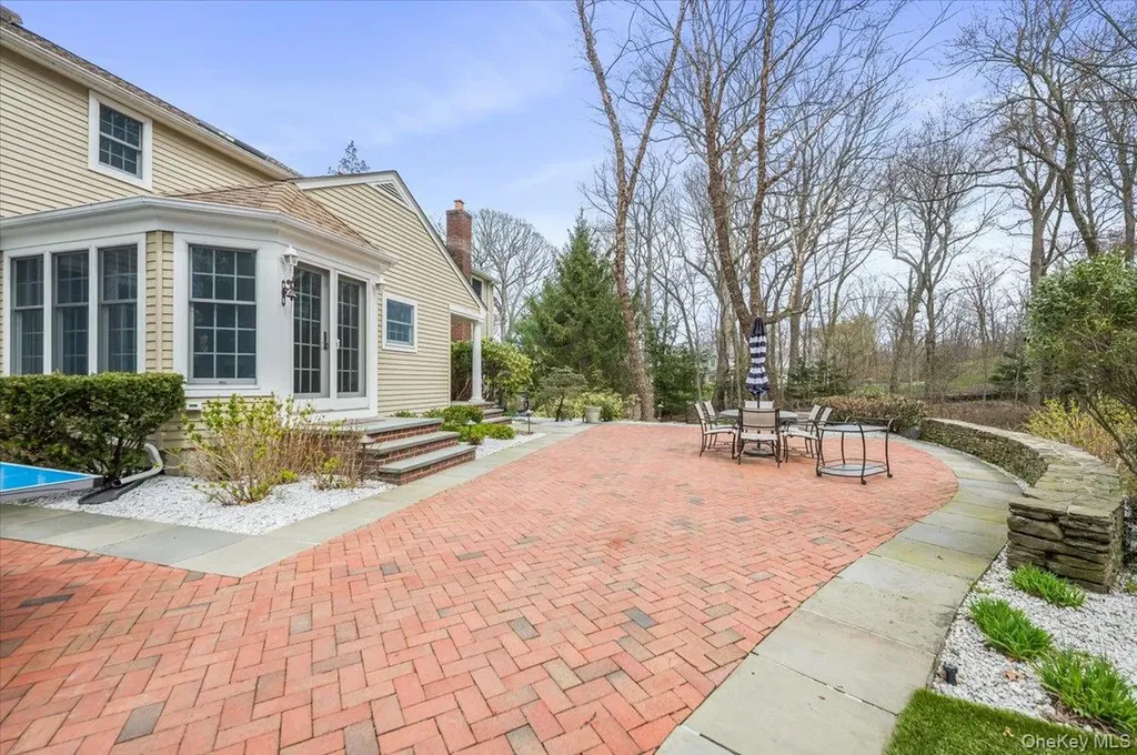 4 Springwood Path Syosset NY 11791