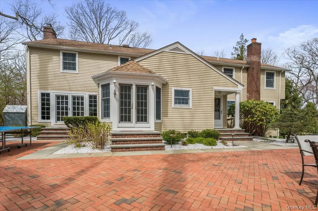 4 Springwood Path Syosset NY 11791