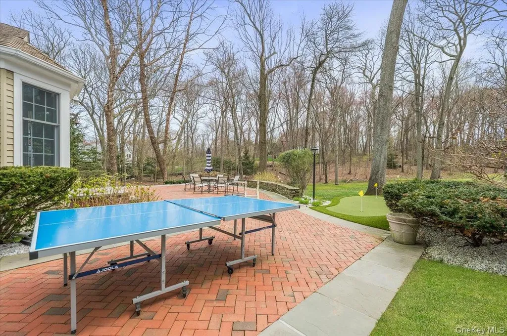 4 Springwood Path Syosset NY 11791