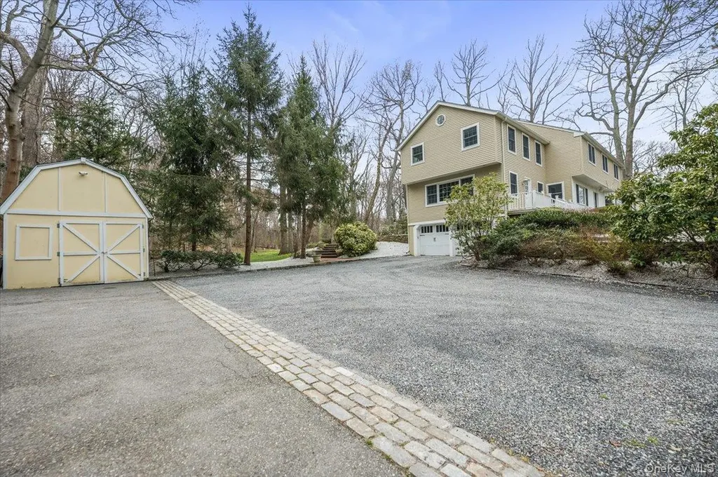 4 Springwood Path Syosset NY 11791