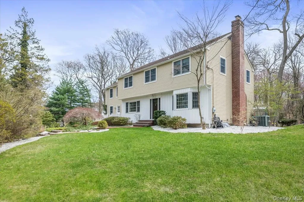4 Springwood Path Syosset NY 11791