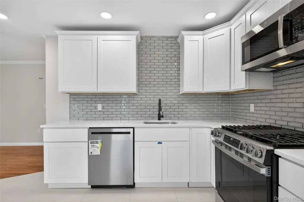 15 Lindsay Street Huntington NY 11743