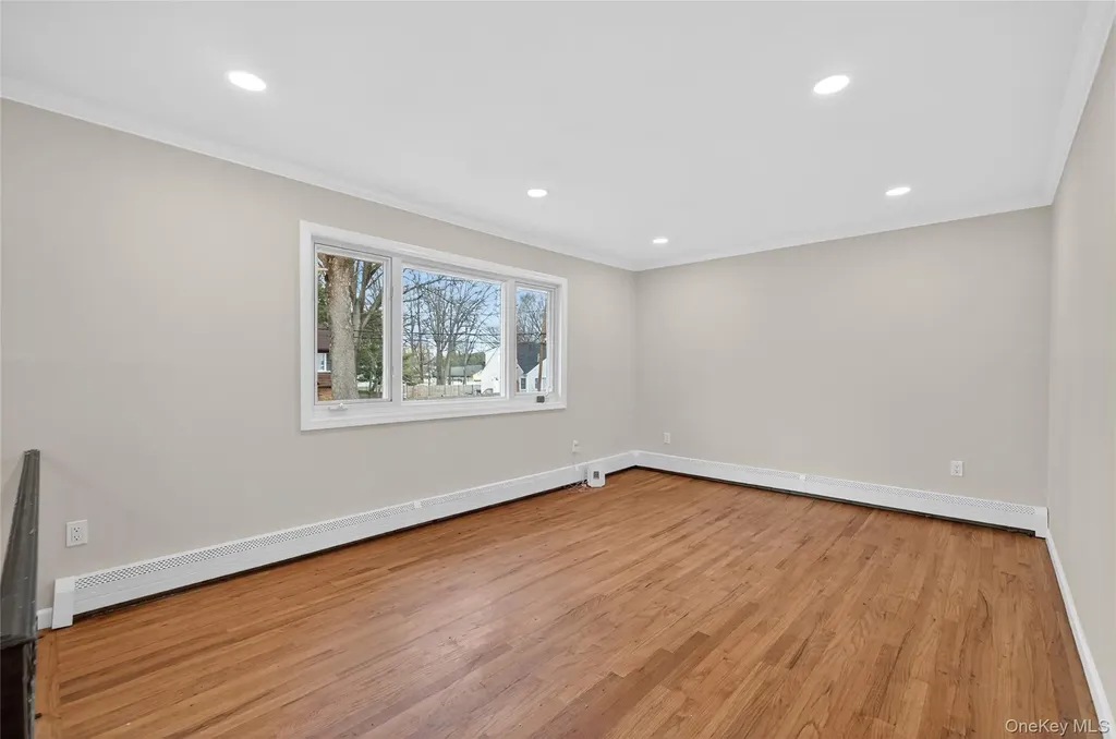 15 Lindsay Street Huntington NY 11743