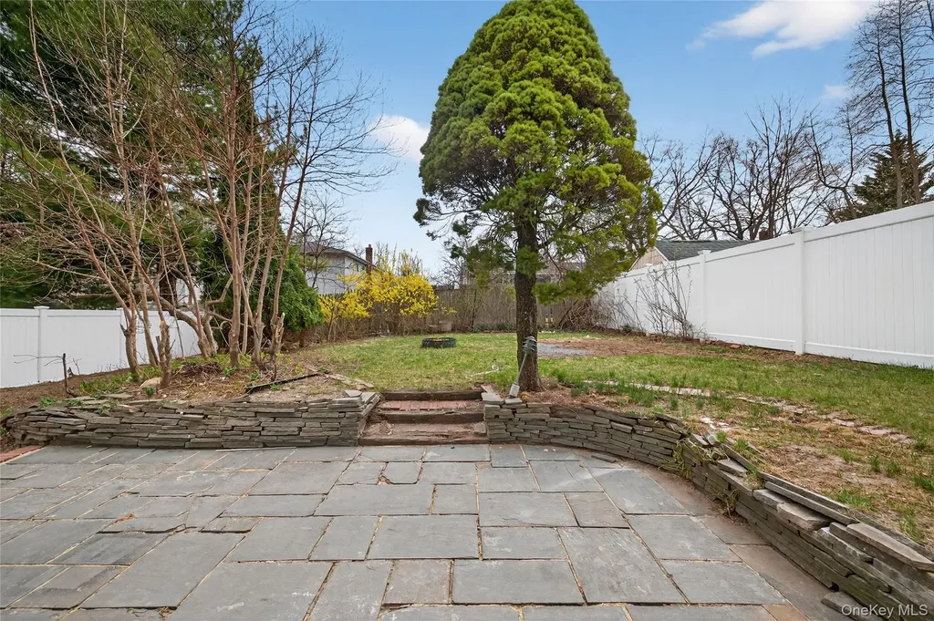 15 Lindsay Street Huntington NY 11743