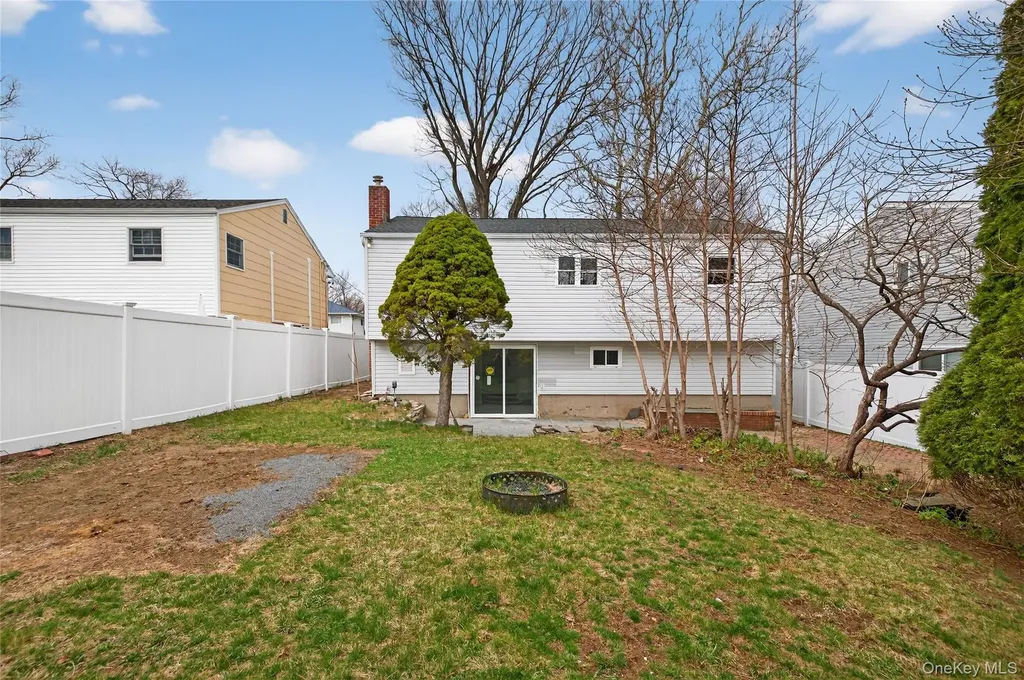15 Lindsay Street Huntington NY 11743