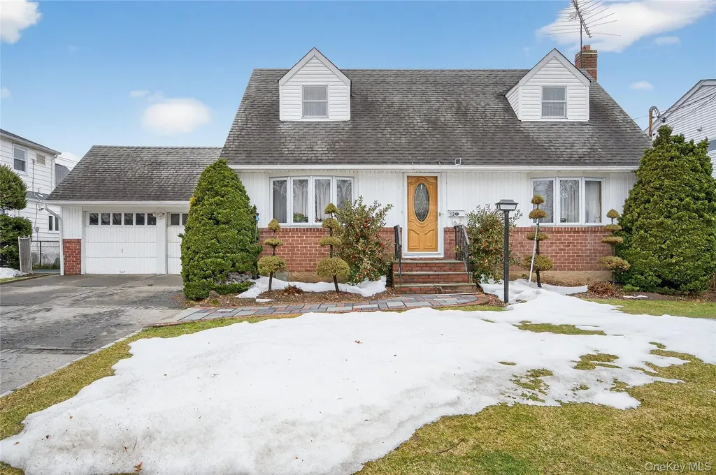 112 Wentworth Avenue Albertson NY 11507