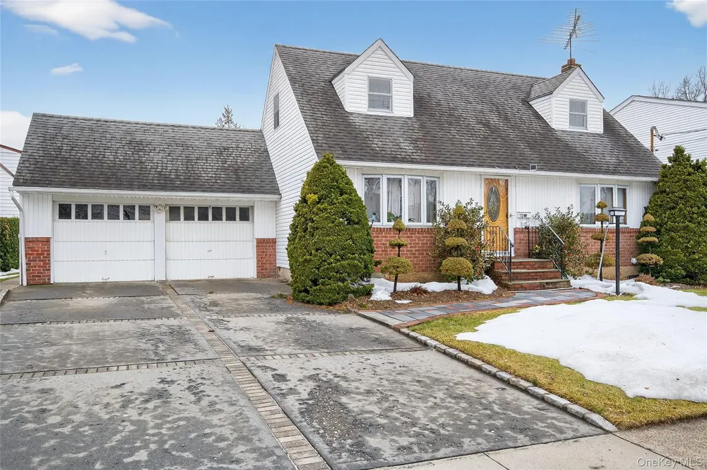 112 Wentworth Avenue Albertson NY 11507