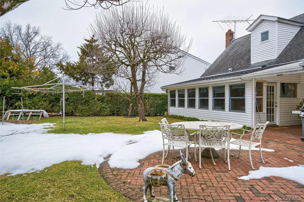 112 Wentworth Avenue Albertson NY 11507
