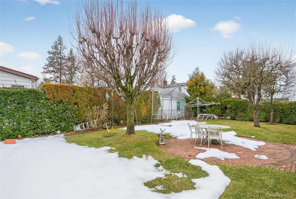 112 Wentworth Avenue Albertson NY 11507