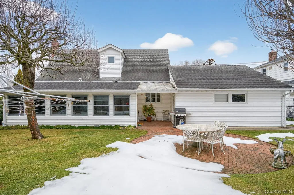 112 Wentworth Avenue Albertson NY 11507