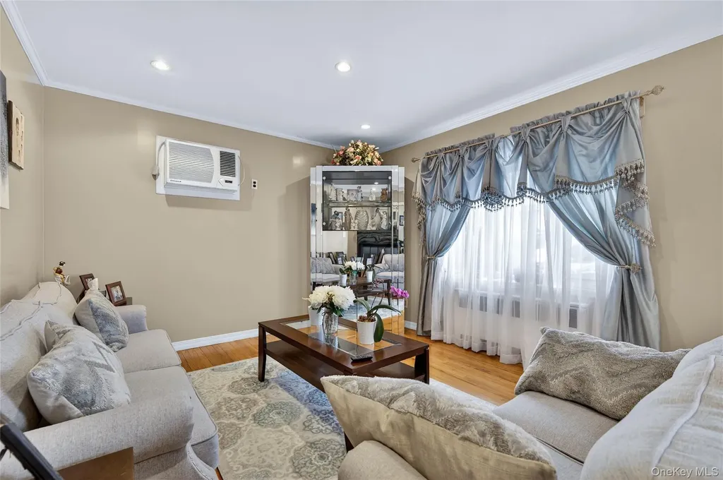 112 Wentworth Avenue Albertson NY 11507