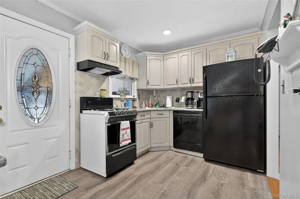 112 Wentworth Avenue Albertson NY 11507