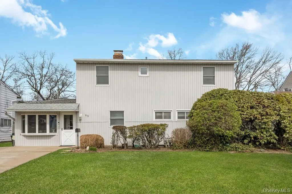 95 Elm Drive N Levittown NY 11756