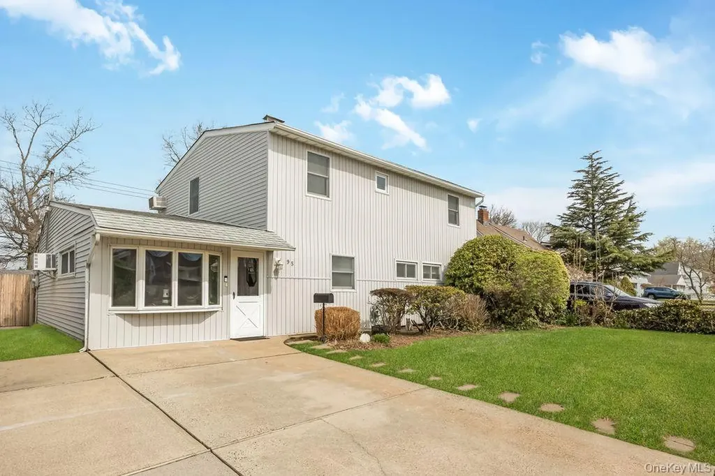 95 Elm Drive N Levittown NY 11756
