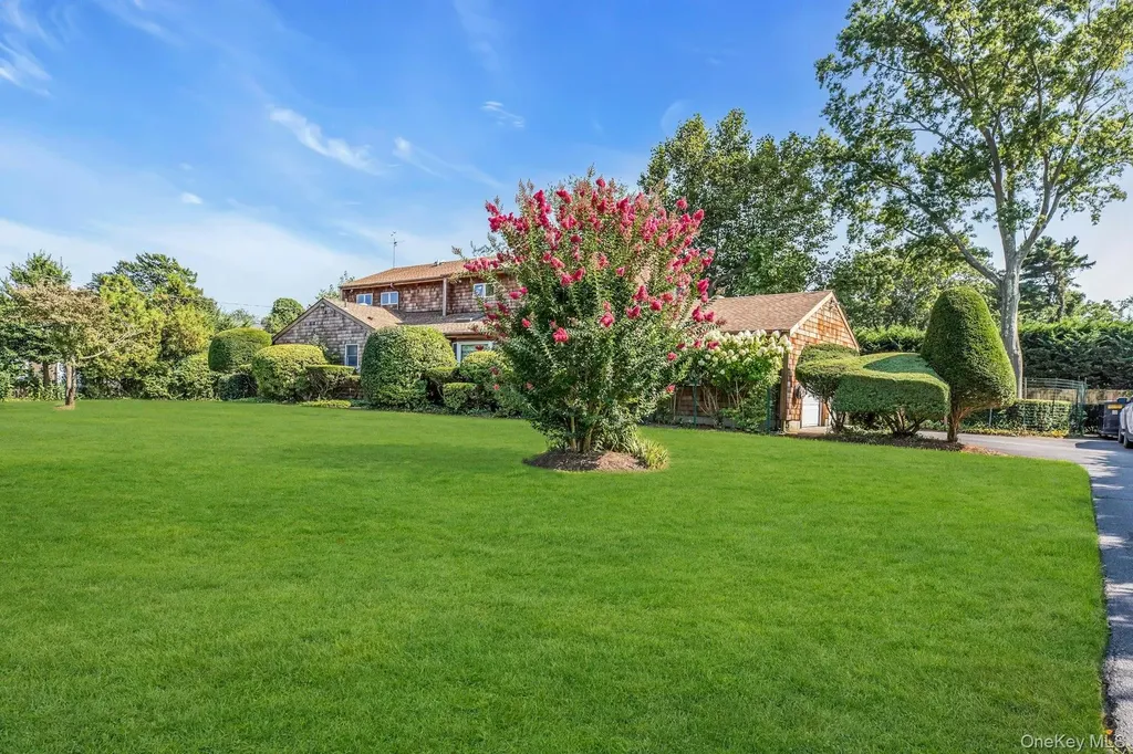 8 Adelphi Street Islip NY 11751