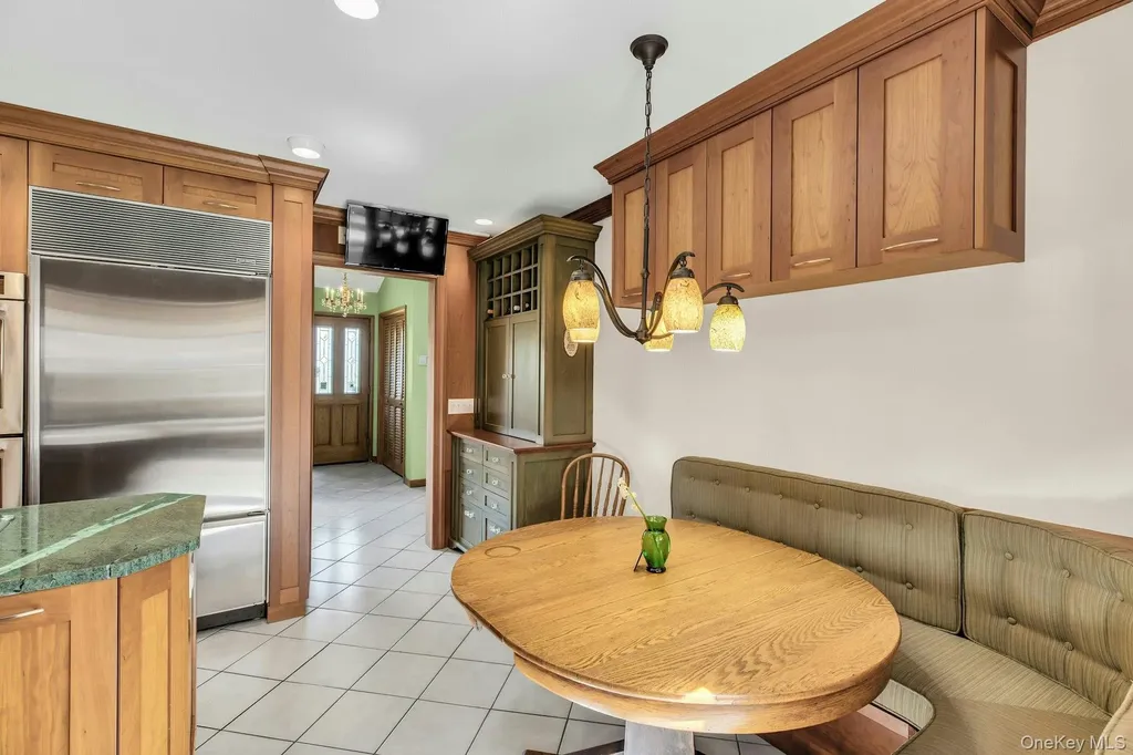 8 Adelphi Street Islip NY 11751