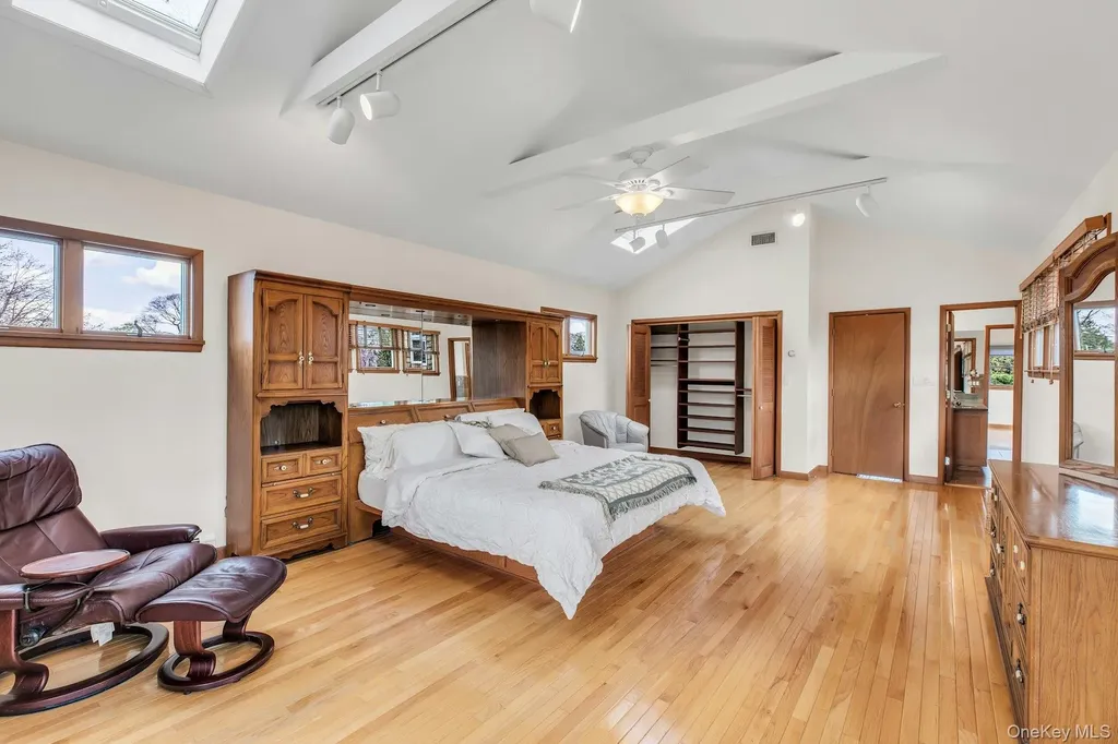 8 Adelphi Street Islip NY 11751