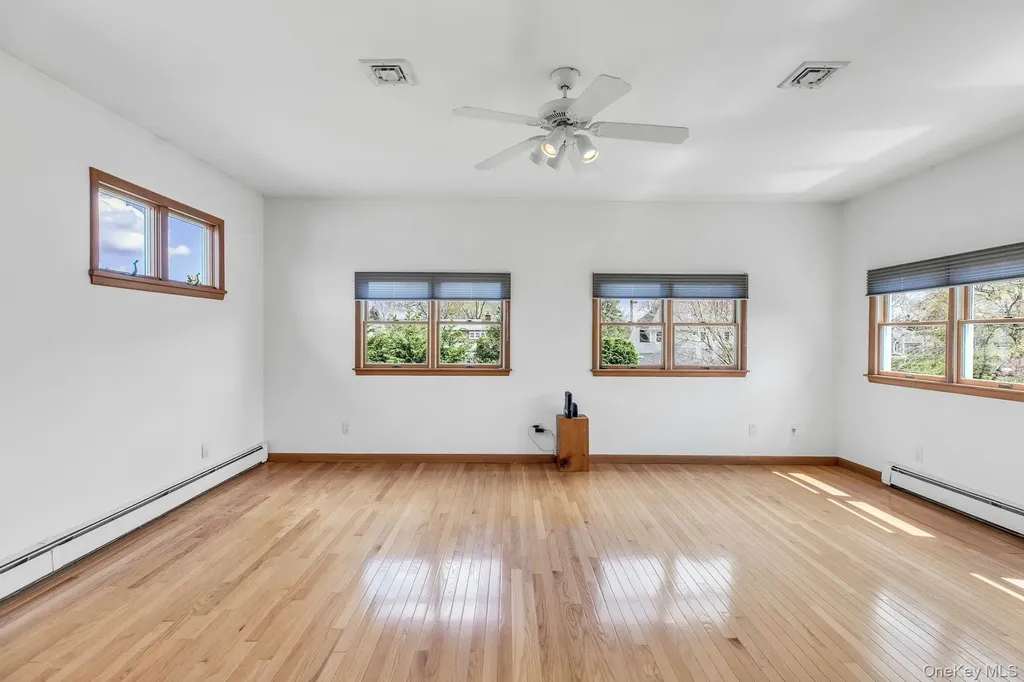 8 Adelphi Street Islip NY 11751