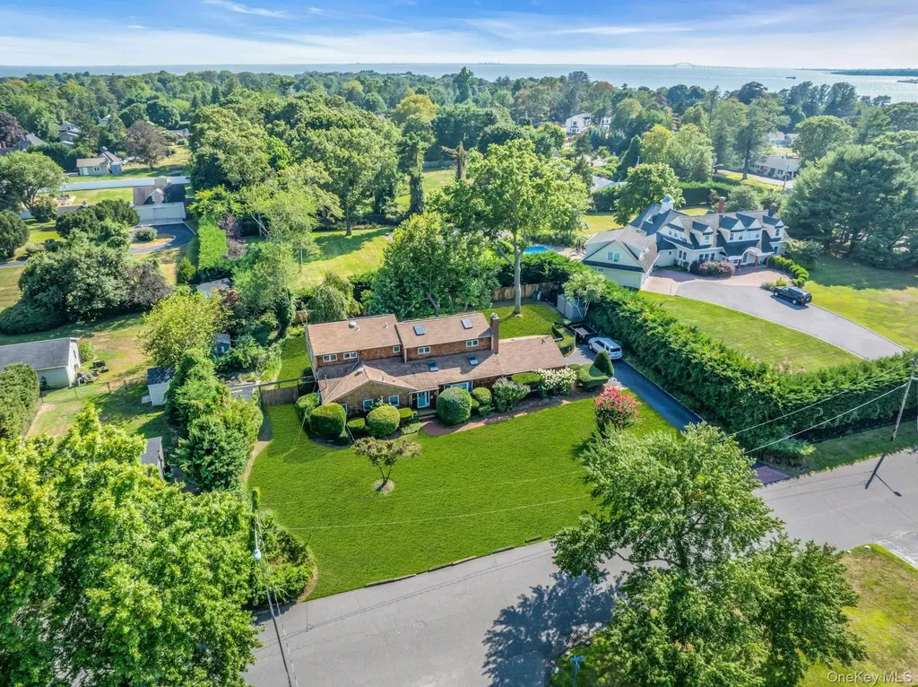 8 Adelphi Street Islip NY 11751