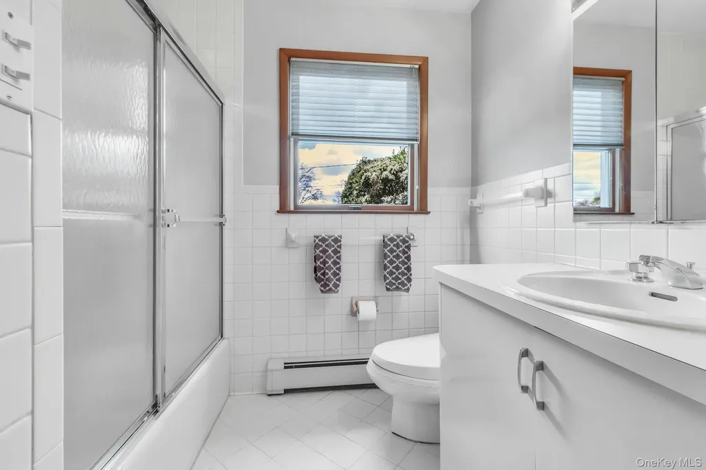 8 Adelphi Street Islip NY 11751